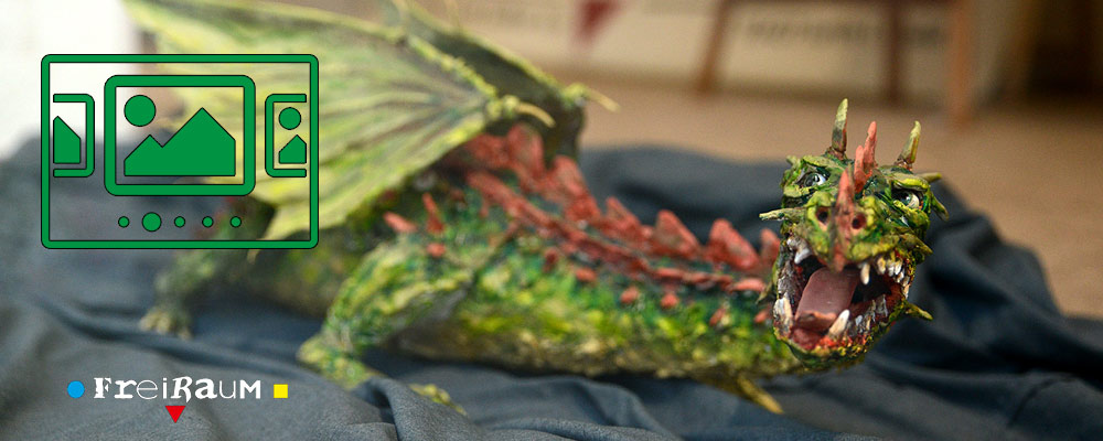 das slideshow-Fenster für 'freiraum-furth.de' anzeigen ...
Impressionen von der Sonderausstellung "Drachenvakanz 2020"