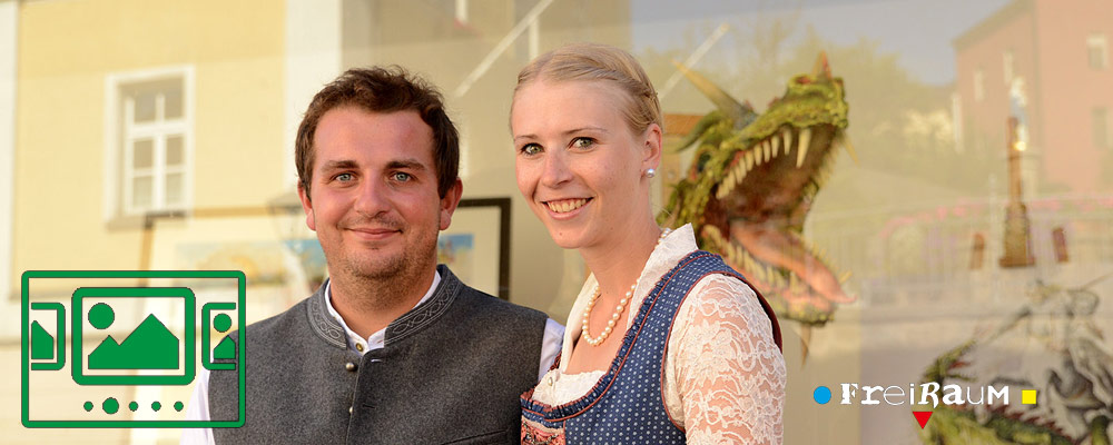 das slideshow-Fenster für 'freiraum-furth.de' anzeigen ...
Impressionen vom Besuch des Ritterpaars auf der Sonderausstellung "Drachenvakanz 2020"